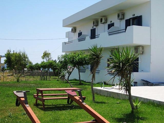 Flisvos Apartments Frangokastello Extérieur photo